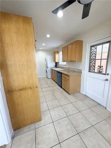 5200 W 57th Street, Ladera Heights, CA 90056