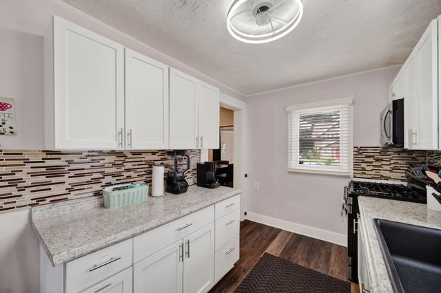 1325 E Tiffin Avenue, Des Moines, IA 50316