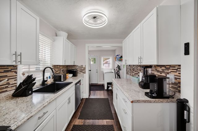 1325 E Tiffin Avenue, Des Moines, IA 50316