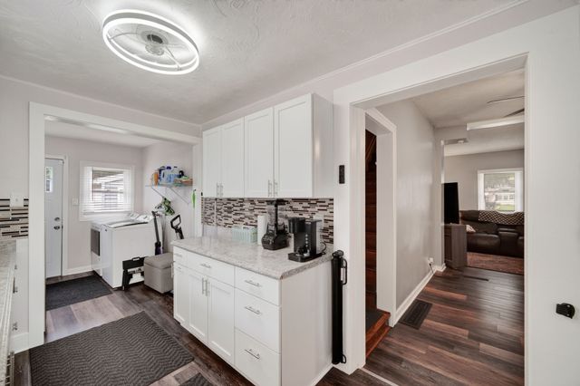 1325 E Tiffin Avenue, Des Moines, IA 50316