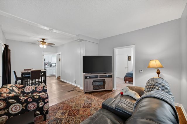 1325 E Tiffin Avenue, Des Moines, IA 50316