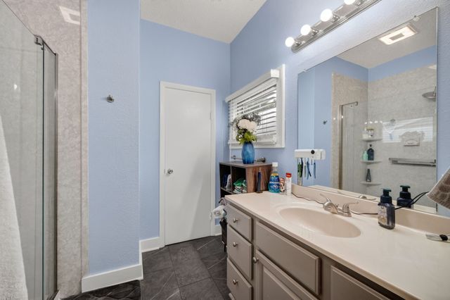 1325 E Tiffin Avenue, Des Moines, IA 50316