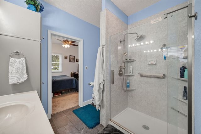 1325 E Tiffin Avenue, Des Moines, IA 50316