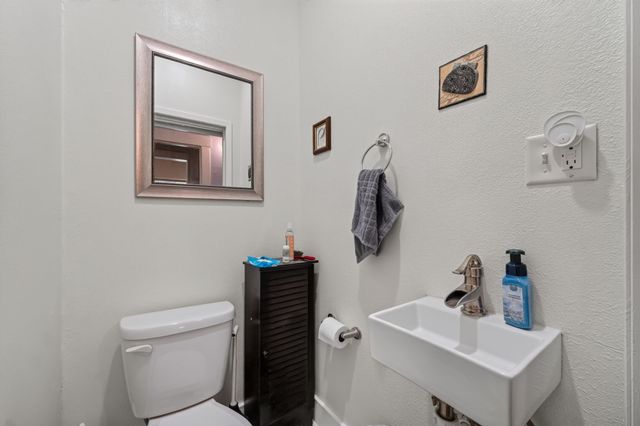 1325 E Tiffin Avenue, Des Moines, IA 50316