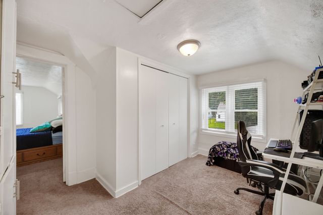 1325 E Tiffin Avenue, Des Moines, IA 50316