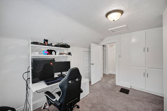 1325 E Tiffin Avenue, Des Moines, IA 50316