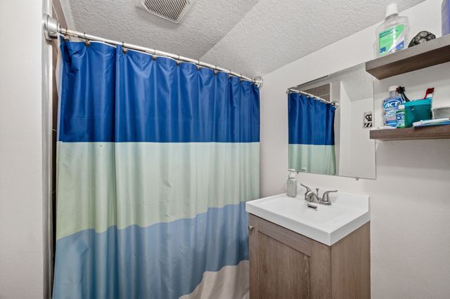 1325 E Tiffin Avenue, Des Moines, IA 50316