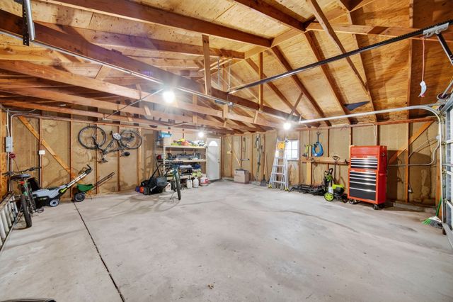 1325 E Tiffin Avenue, Des Moines, IA 50316