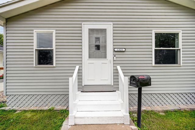1325 E Tiffin Avenue, Des Moines, IA 50316