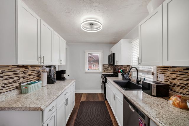 1325 E Tiffin Avenue, Des Moines, IA 50316