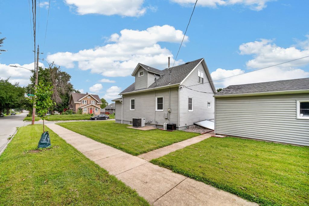 1325 E Tiffin Avenue, Des Moines, IA 50316