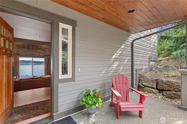 630 E Treasure Island Drive, Allyn, WA 98524