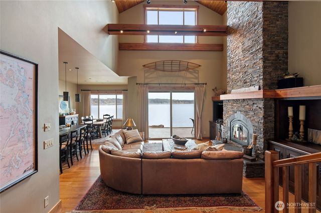 630 E Treasure Island Drive, Allyn, WA 98524