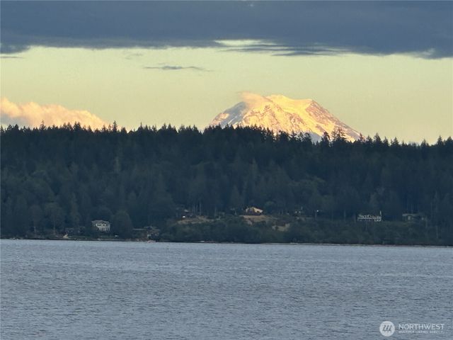 630 E Treasure Island Drive, Allyn, WA 98524