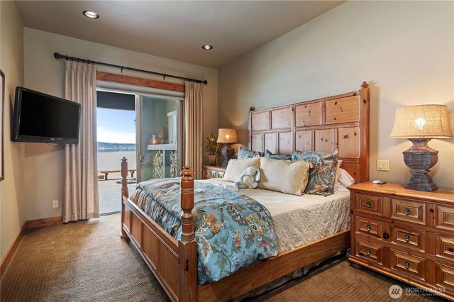 630 E Treasure Island Drive, Allyn, WA 98524
