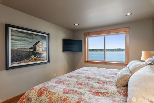 630 E Treasure Island Drive, Allyn, WA 98524