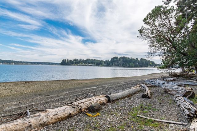 630 E Treasure Island Drive, Allyn, WA 98524