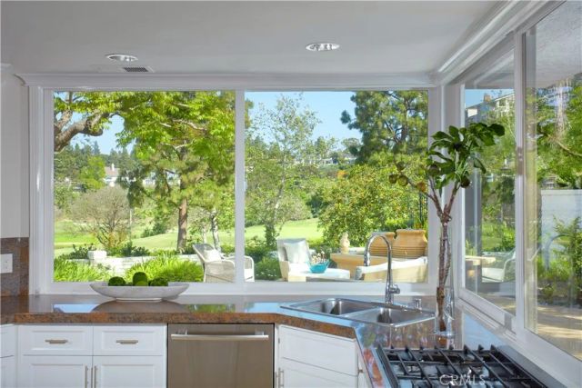 10 Rue Grand Ducal, Newport Beach, CA 92660