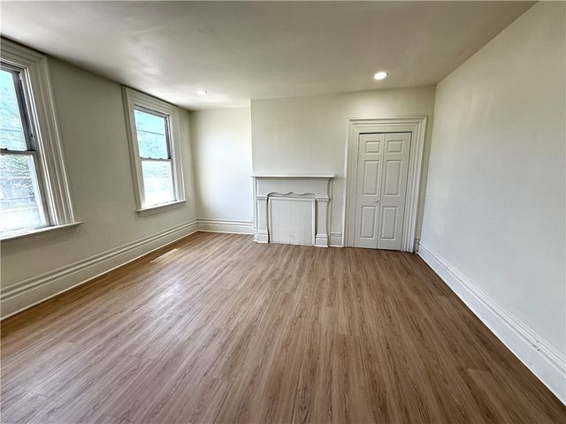 1615 Manhattan St, Manchester, PA 15233