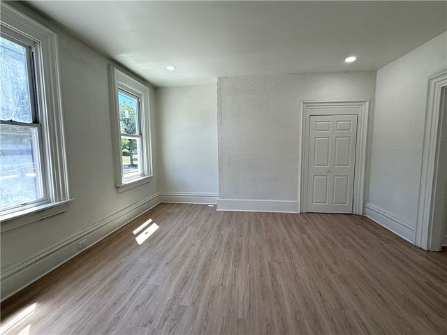 1615 Manhattan St, Manchester, PA 15233