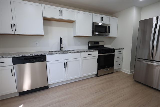 1615 Manhattan St, Manchester, PA 15233