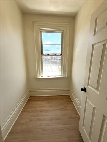 1615 Manhattan St, Manchester, PA 15233