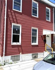 1615 Manhattan St, Manchester, PA 15233
