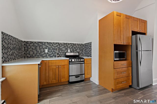 28 Dolsen Place 3, Stamford, CT 06901