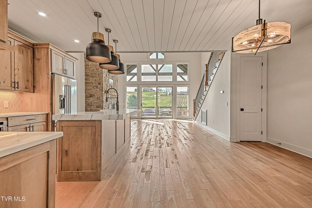 190 Farmhouse Village Trail, Butler, TN 37640