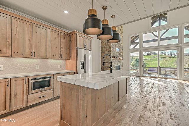 190 Farmhouse Village Trail, Butler, TN 37640