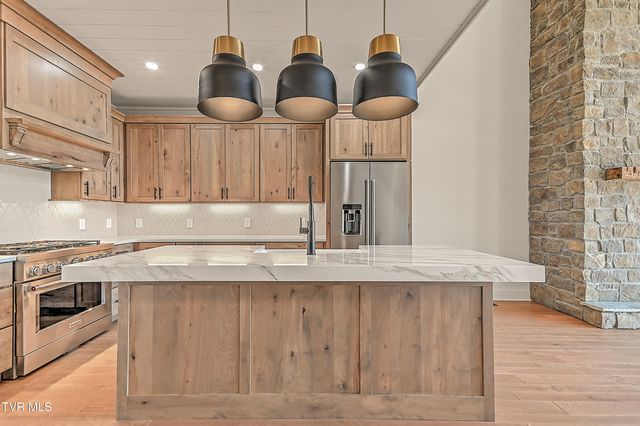 190 Farmhouse Village Trail, Butler, TN 37640