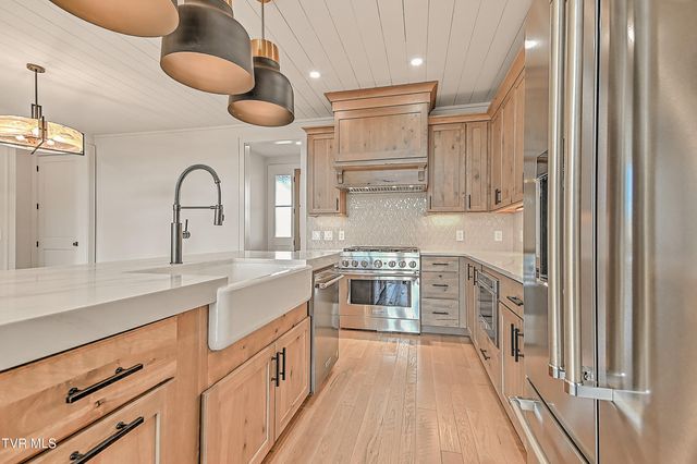 190 Farmhouse Village Trail, Butler, TN 37640