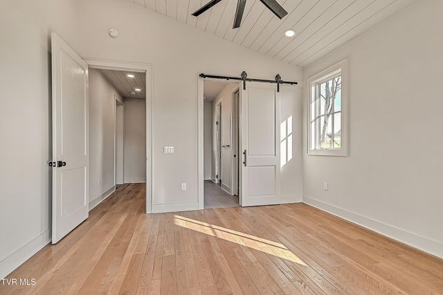 190 Farmhouse Village Trail, Butler, TN 37640