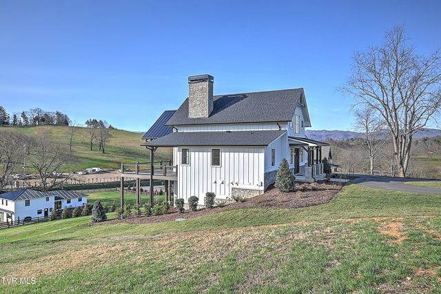 190 Farmhouse Village Trail, Butler, TN 37640