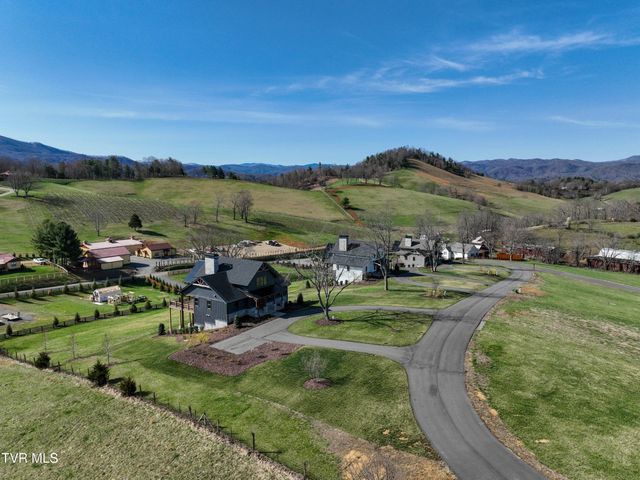 190 Farmhouse Village Trail, Butler, TN 37640