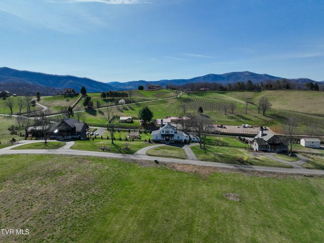 190 Farmhouse Village Trail, Butler, TN 37640