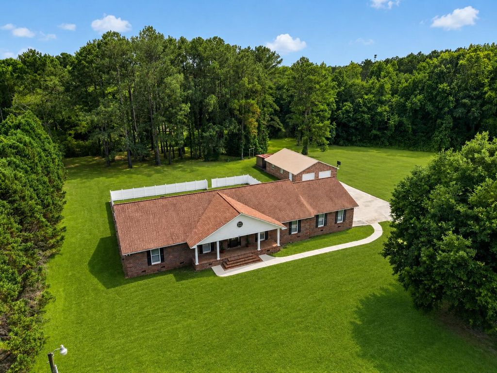 451 Kelton Road, Saint Stephen, SC 29479