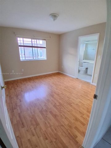 17318 NW 74th Ave 202, Hialeah, FL 33015