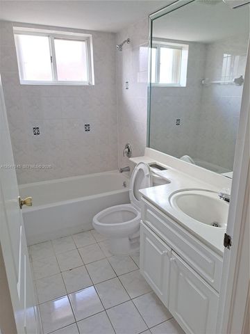 17318 NW 74th Ave 202, Hialeah, FL 33015