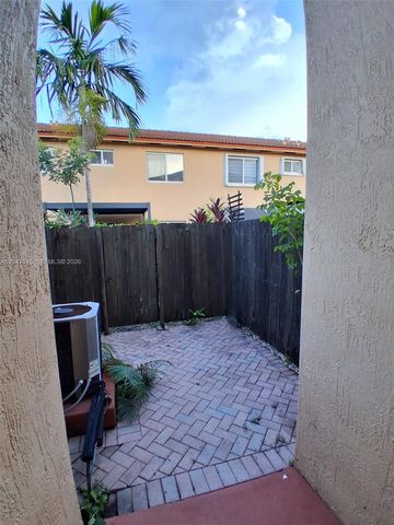 17318 NW 74th Ave 202, Hialeah, FL 33015