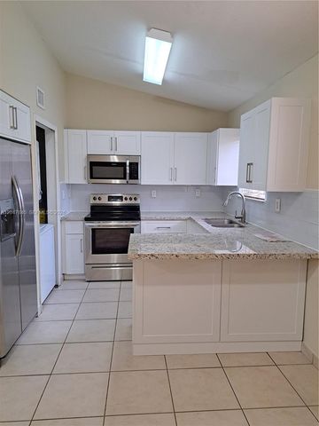 17318 NW 74th Ave 202, Hialeah, FL 33015