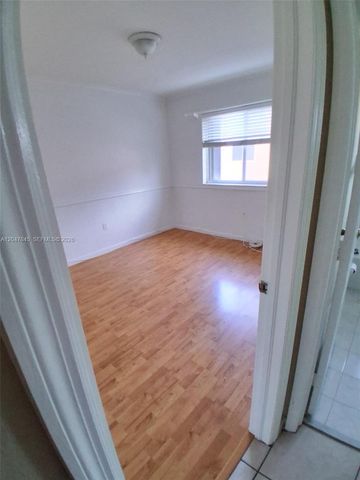 17318 NW 74th Ave 202, Hialeah, FL 33015
