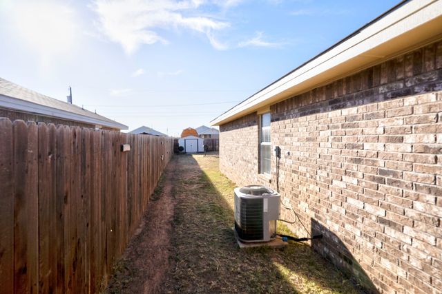 1102 Pratt, Midland, TX 79701