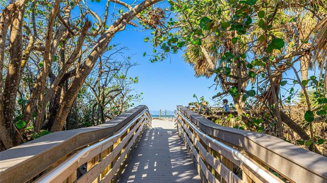 2102 CALUSA LAKES BOULEVARD, Nokomis, FL 34275