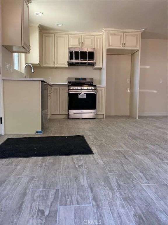 1727 W Santa Ana Boulevard, Santa Ana, CA 92703