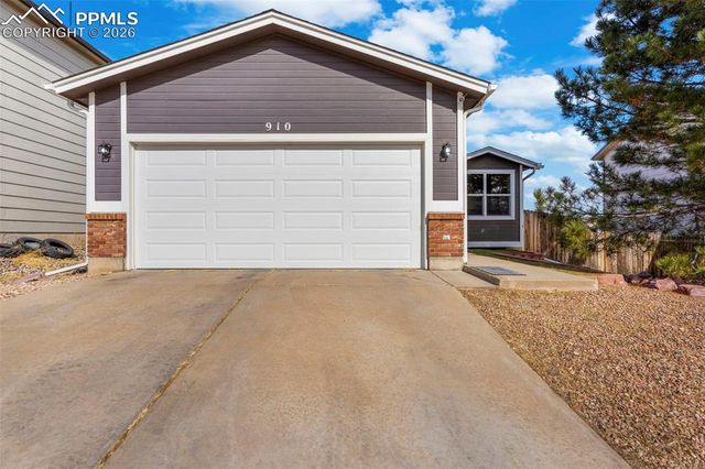 910 Lords Hill Drive, Fountain, CO 80817
