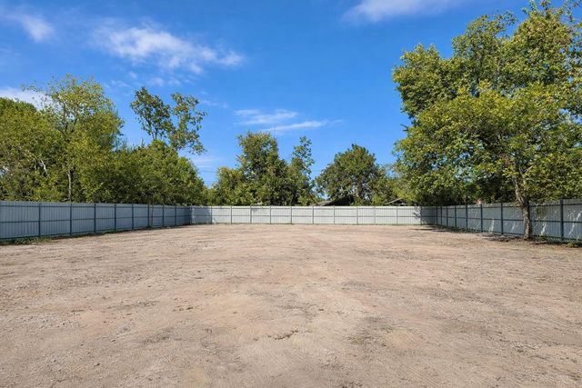 7617 Ley Road, Houston, TX 77028