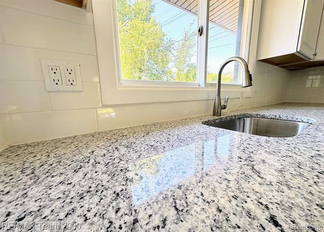 316 Lytle Place, Garden City, MI 48135