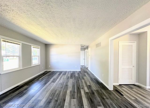 316 Lytle Place, Garden City, MI 48135