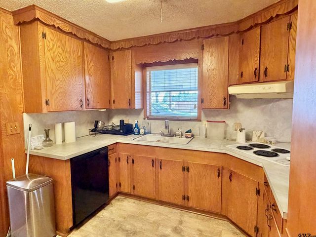 110 Charles Street, Crockett, TX 75835